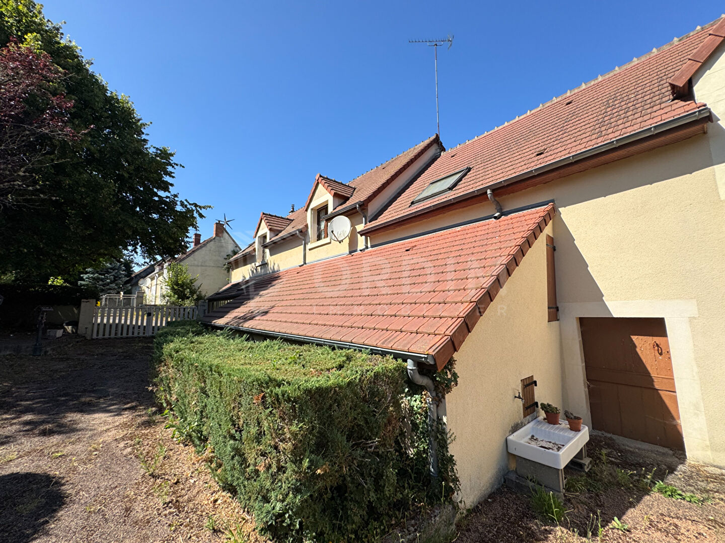 Photo Maison ancienne d'une surface habitable de 225 m² avec 5 chambres image 2/6