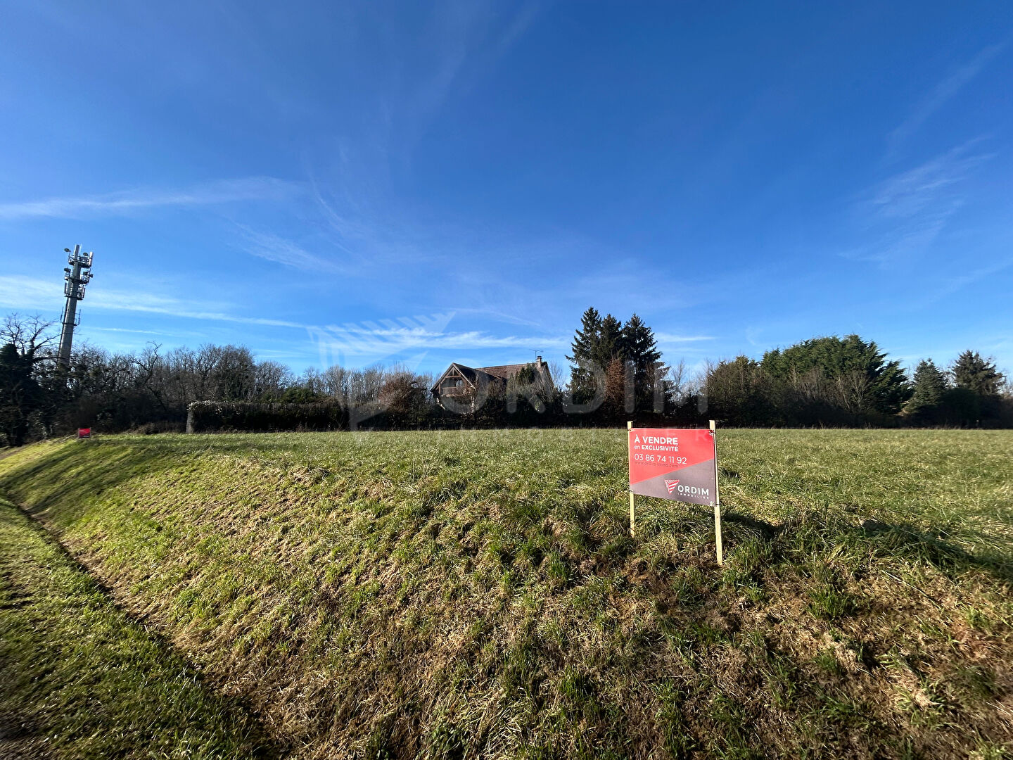 Photo POURRAIN - Terrain de 2785m² avec vue dégagée image 2/3