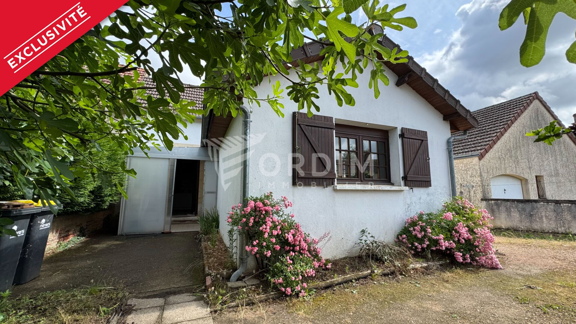 NEVERS maison ancienne 2 chambres, garage sur terrain de 924 m²