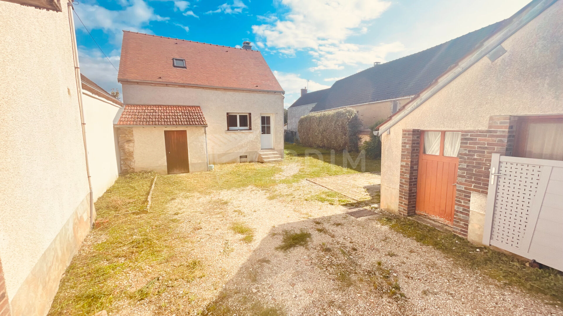 Photo Ensemble immobilier composé de 2 maisons individuelles image 1/6