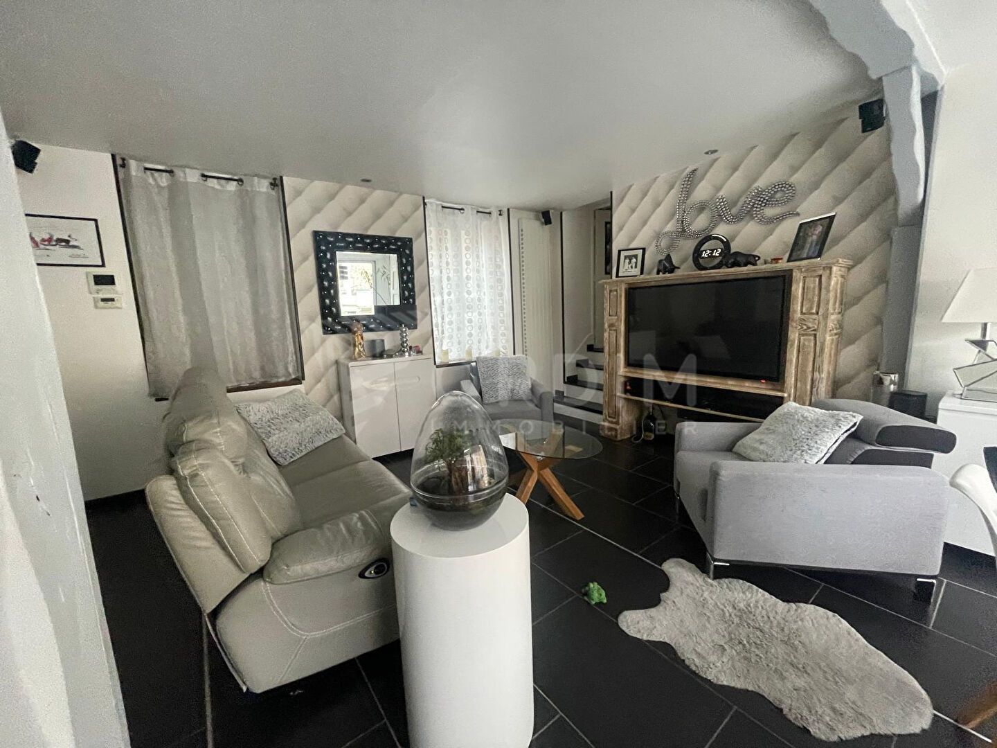 Photo Ensemble immobilier idéalement situé en centre ville. image 6/6