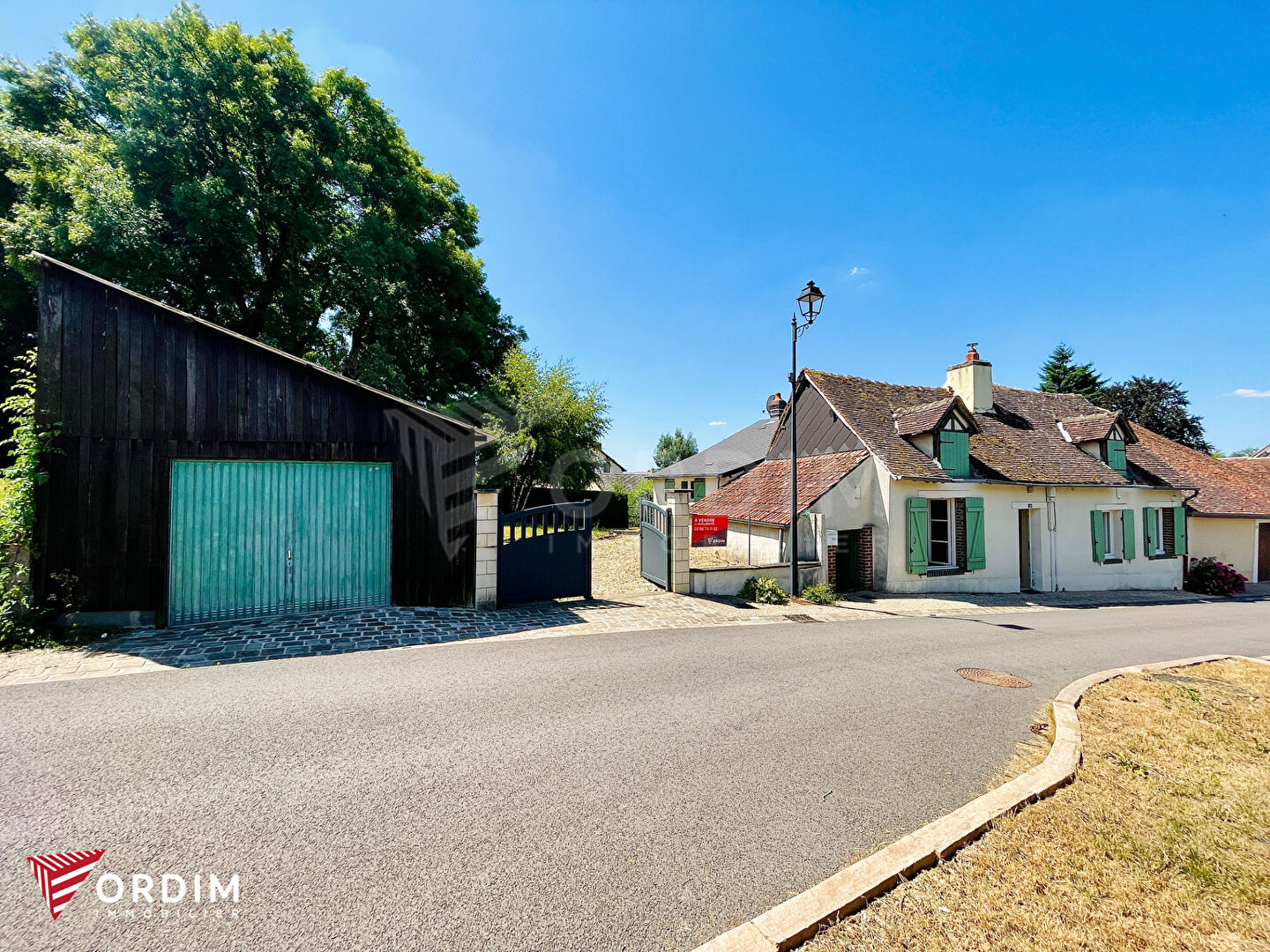 Photo **Opportunité à Saisir : Maison avec Grange et Jardin à Saint-Fargeau** image 2/6