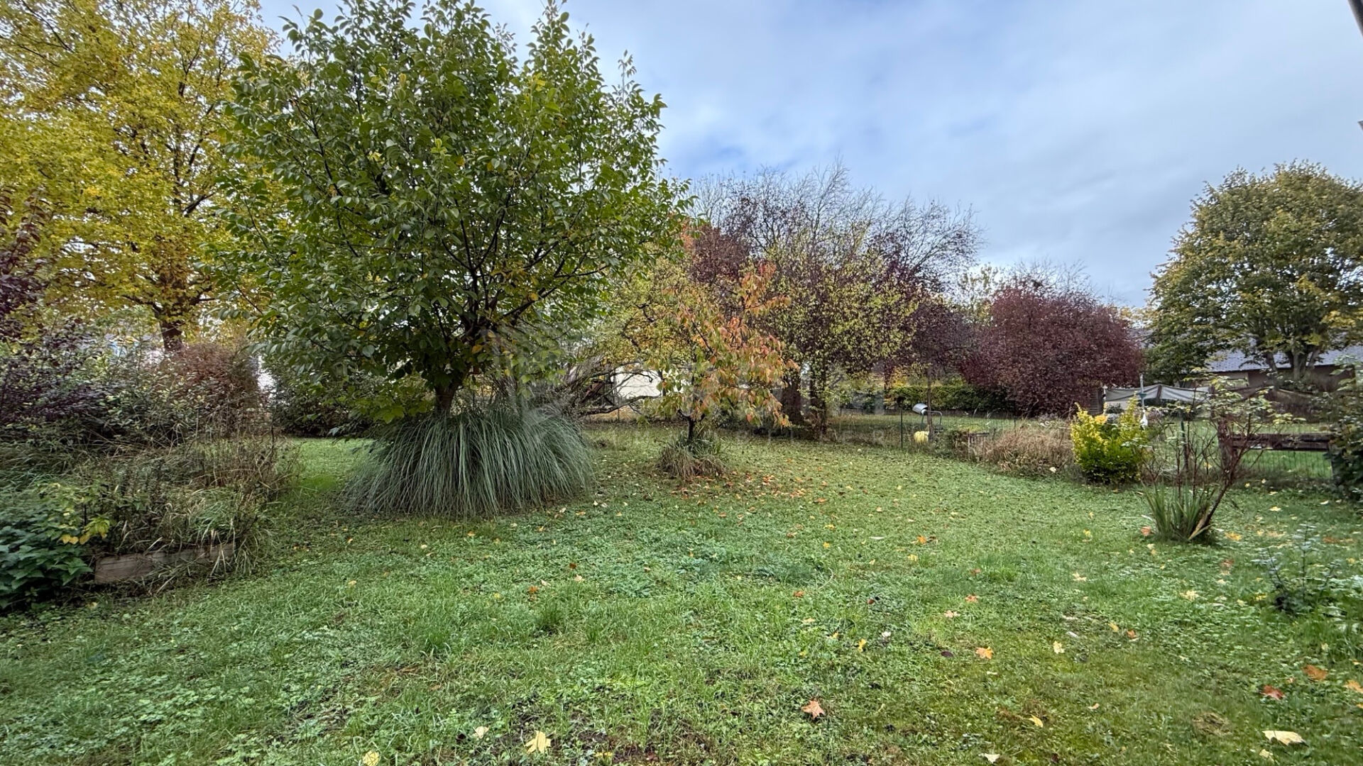 Photo Pavillon de plain-pied 102 m²  4 chambres  garage double  terrain arboré image 4/6