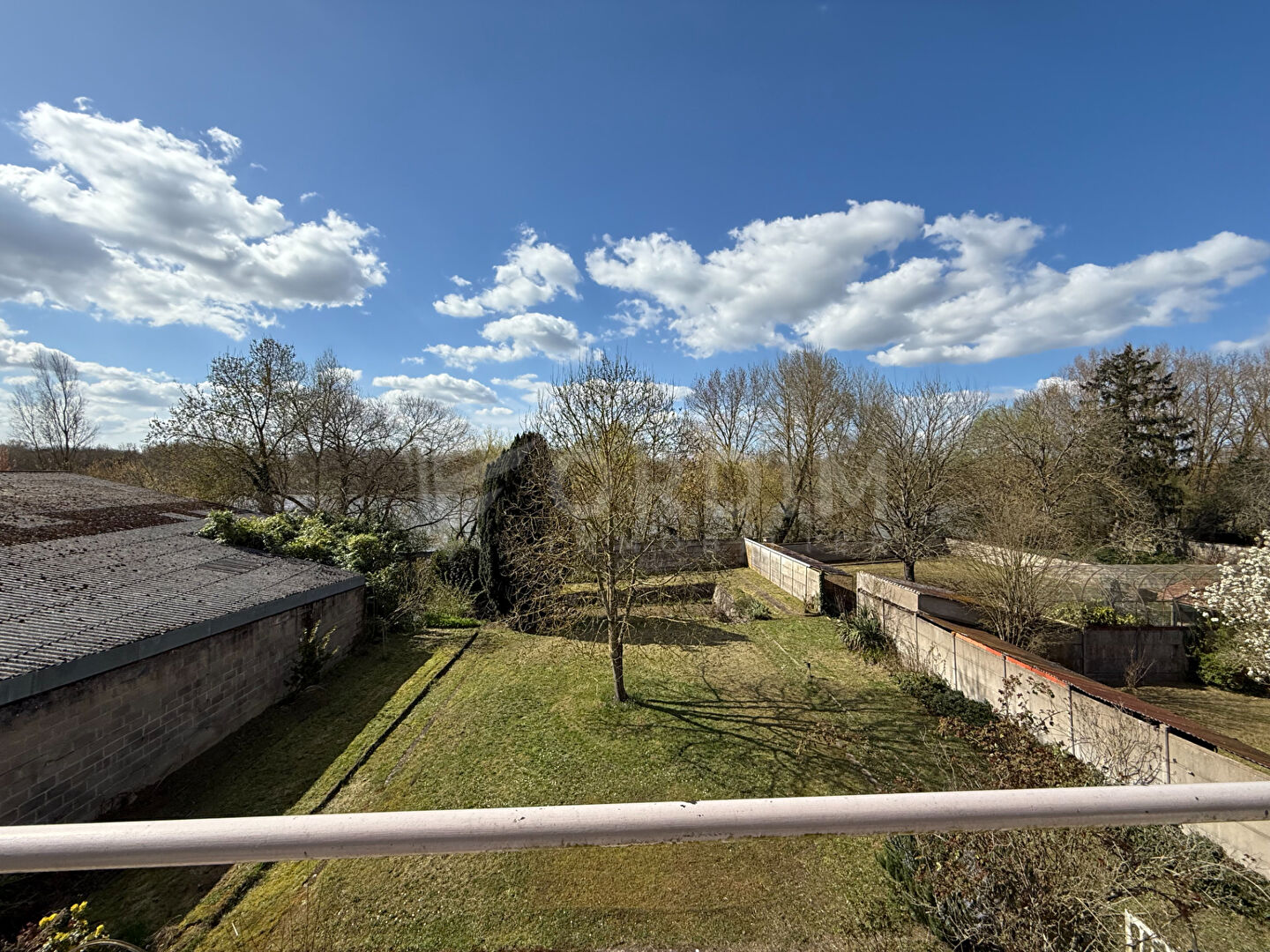 Photo BORD DE LOIRE - Maison de 4 chambres - 138 m² habitables - Terrain de 2736 m² image 2/6