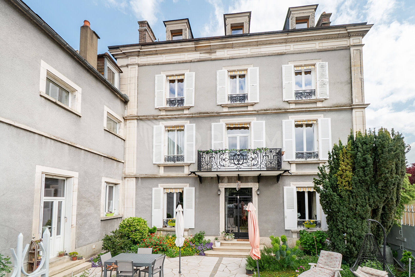 Maison Tonnerre 7 pièce(s) 223.90 m2