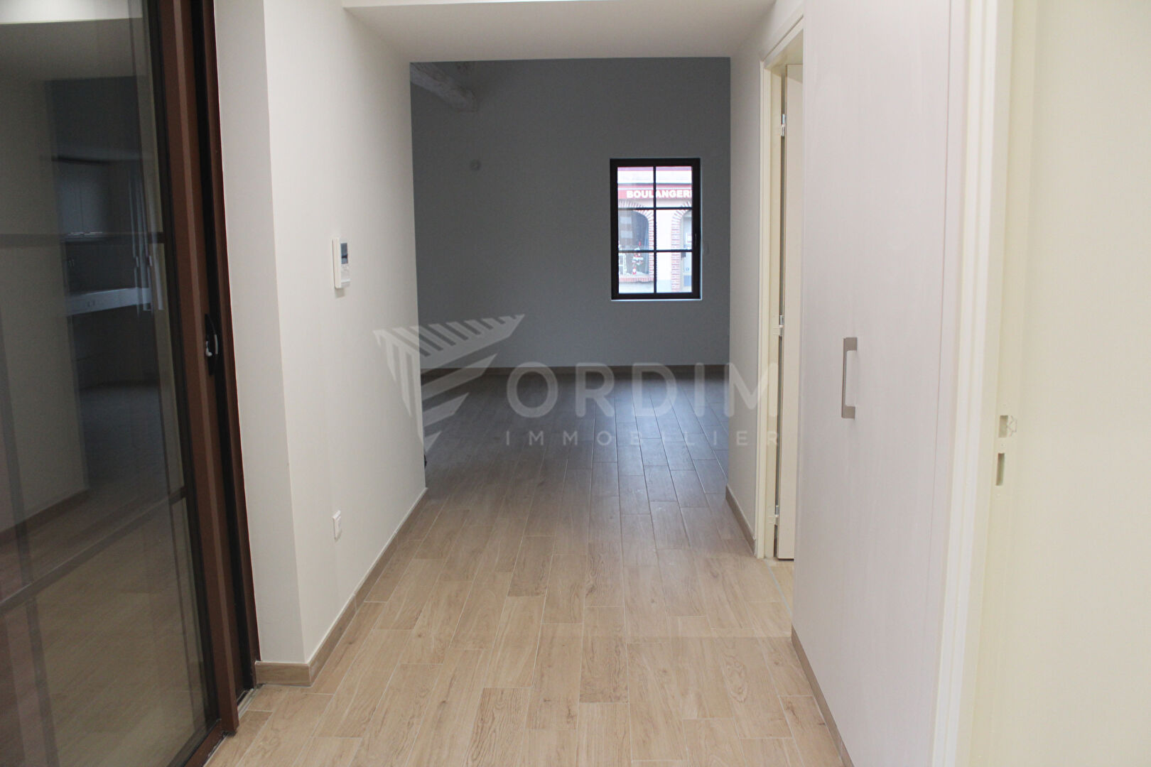 Photo CARISEY - bel appartement F2 de 82m² aux normes PMR - image 2/6
