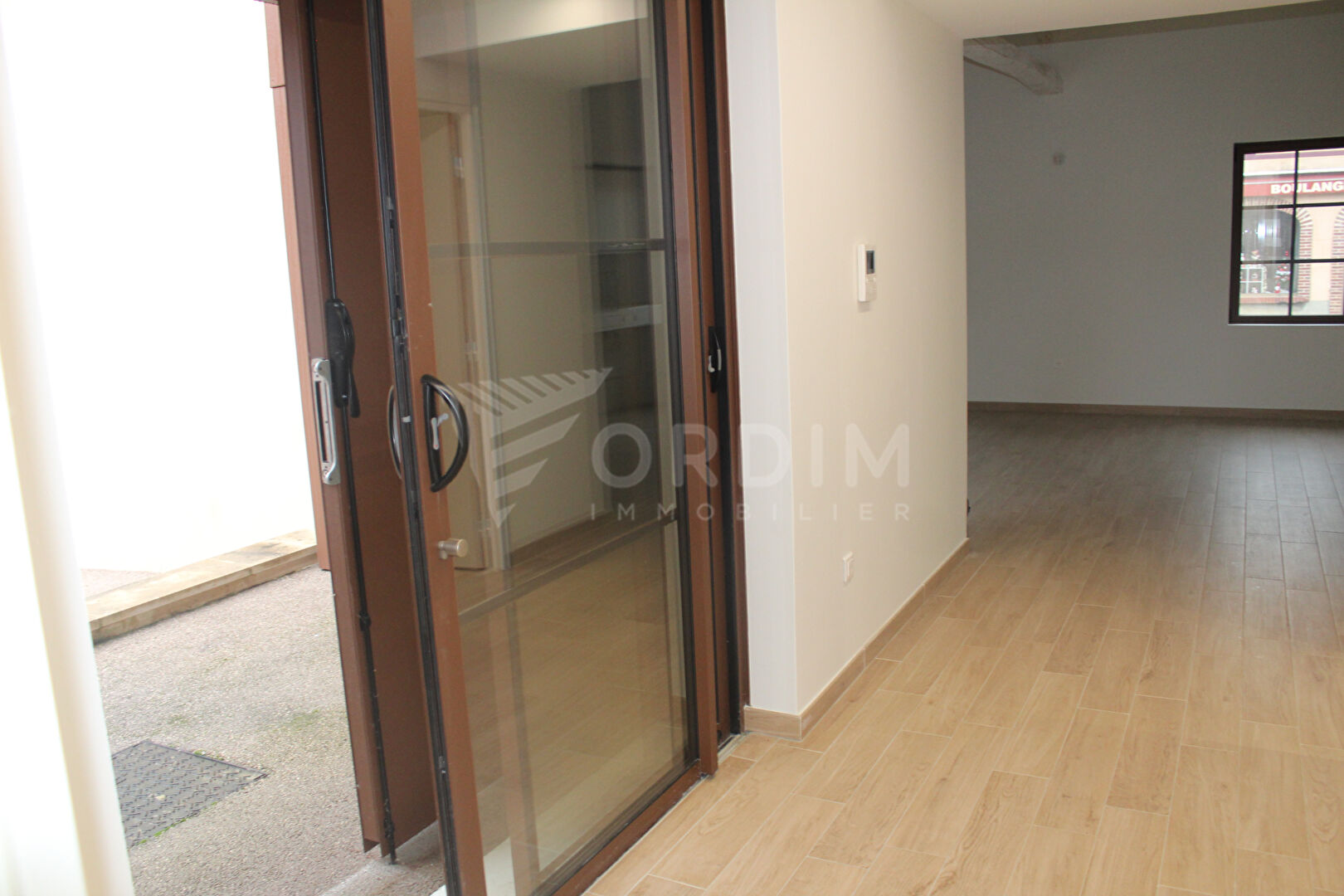 Photo CARISEY - bel appartement F2 de 82m² aux normes PMR - image 3/6