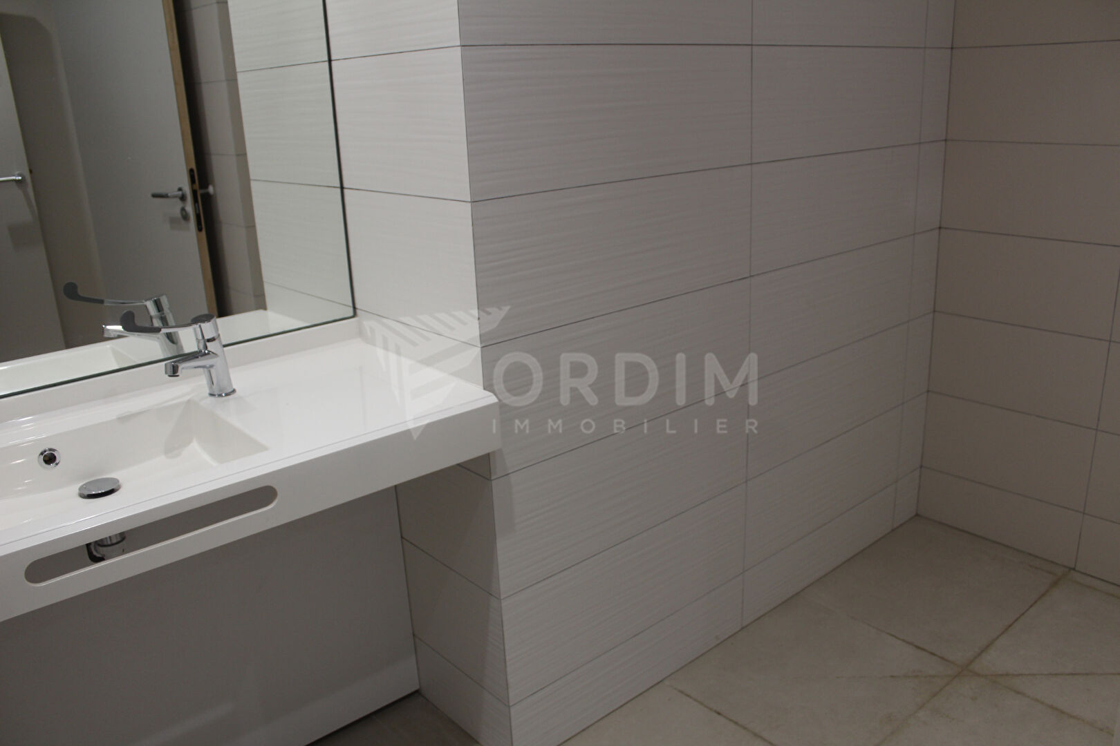 Photo CARISEY - bel appartement F2 de 82m² aux normes PMR - image 6/6
