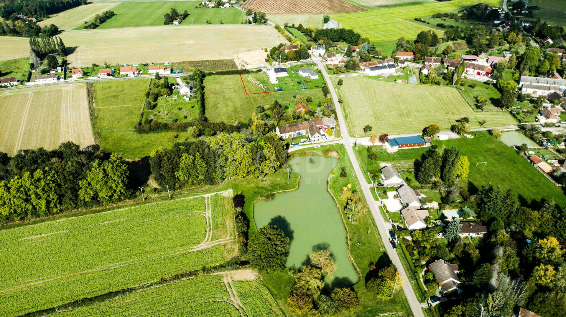 Photo Beau terrain à bâtir - Les Ormes 2087 m2 image 3/3