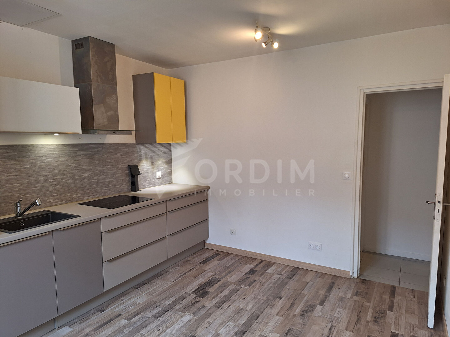 Photo Immeuble de rapport - Toucy - 8 logements - très bonne rentabilité image 2/6
