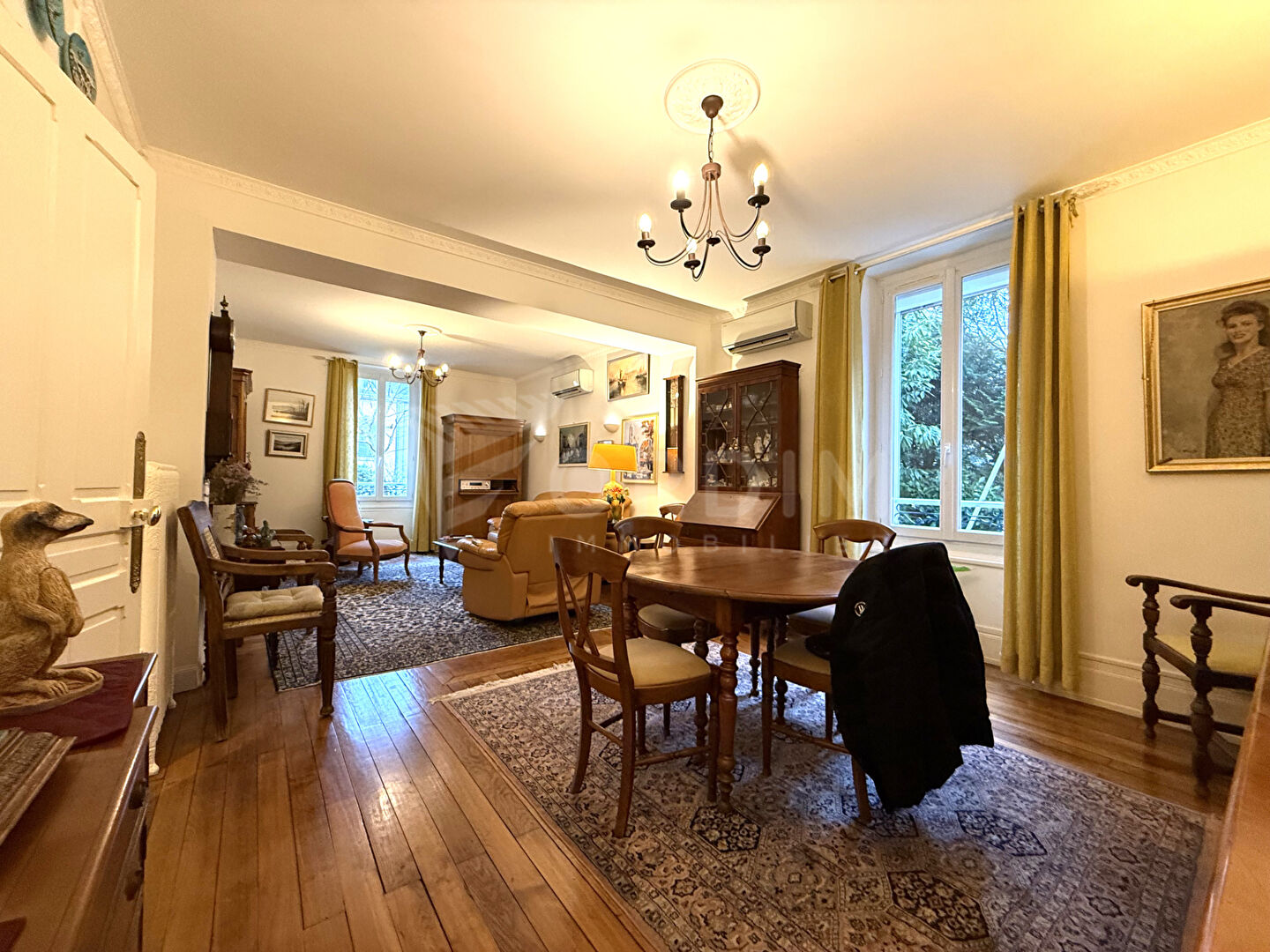 Photo COSNE/LOIRE. Maison de Maître de 228 m² avec pompe à chaleur AIR AIR dans toutes les pièces , 7 chambres, dépendance, sur terrain clos de 1225 m² image 4/6