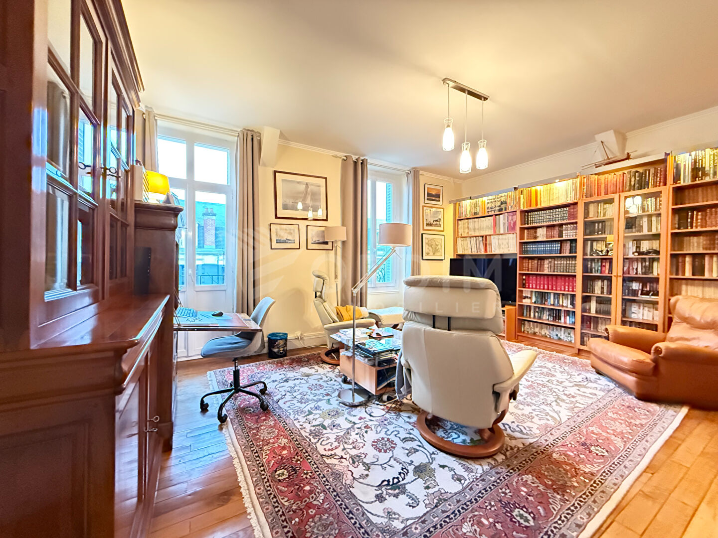 Photo COSNE/LOIRE. Maison de Maître de 228 m² avec pompe à chaleur AIR AIR dans toutes les pièces , 7 chambres, dépendance, sur terrain clos de 1225 m² image 6/6