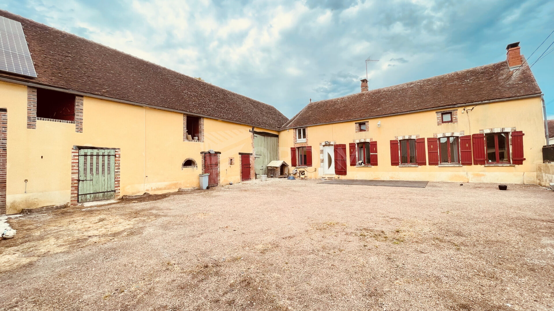 PERCEY ancien corps de ferme