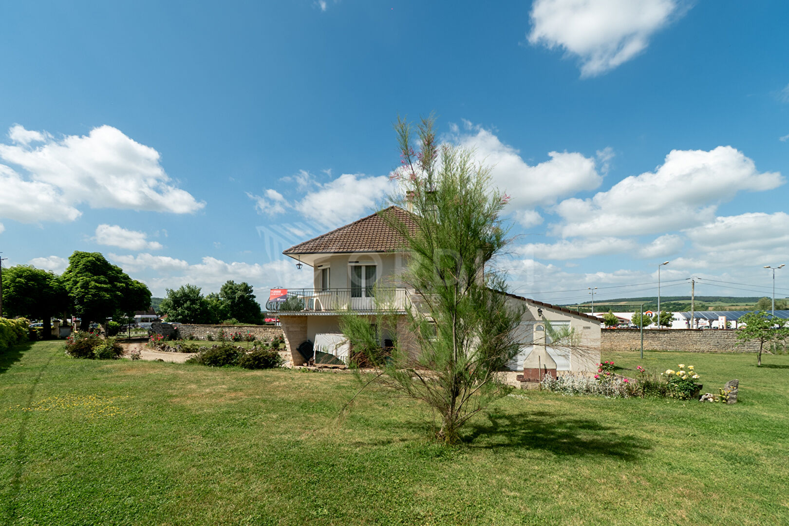 Photo Pavillon familial 8 pièces avec grand terrain à Tonnerre image 4/6