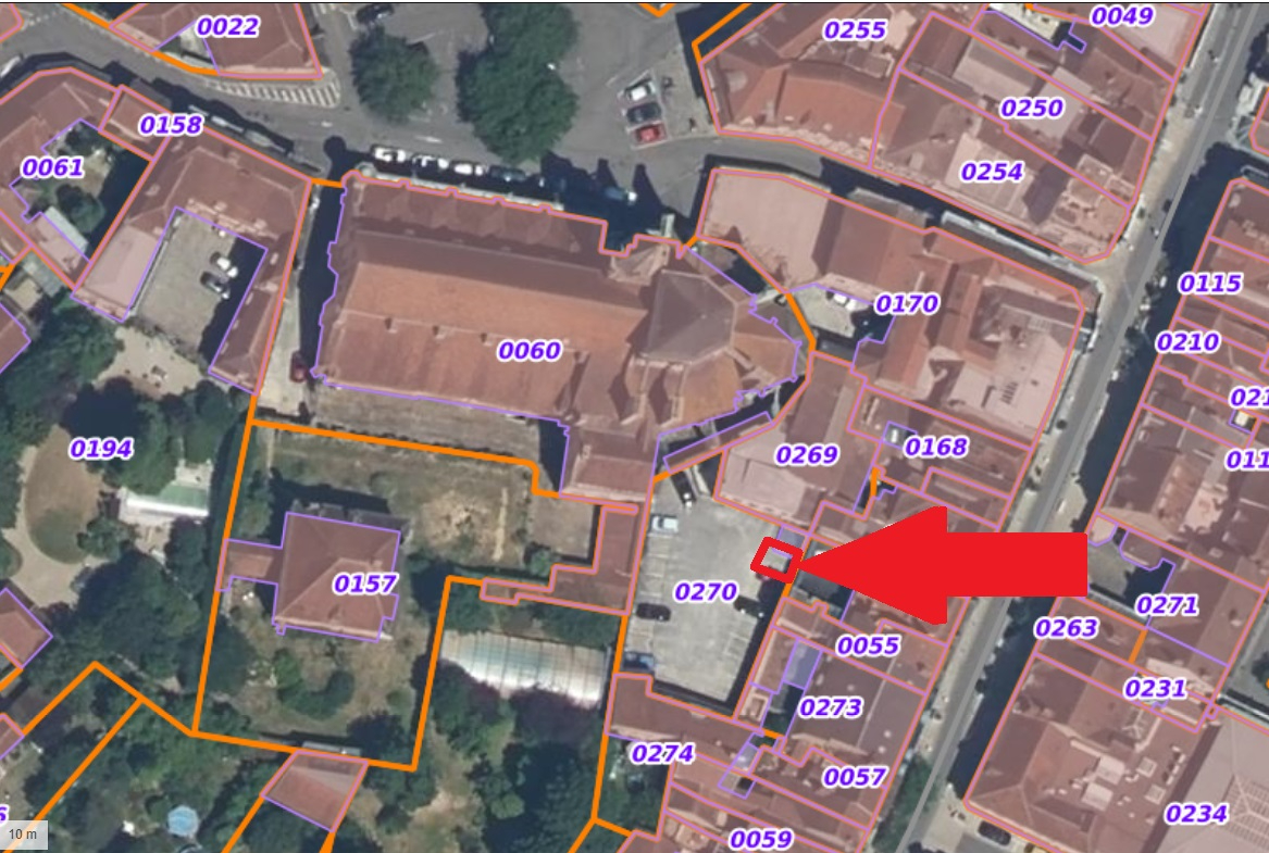 PLACE DE PARKING EXTERIEURE - CENTRE VILLE - SUR PARKING FERME