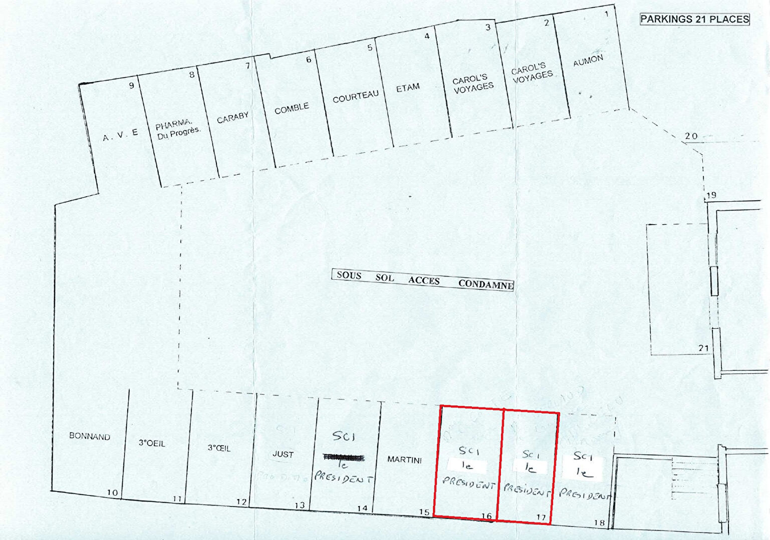 Photo PLACE DE PARKING EXTERIEURE - CENTRE VILLE - SUR PARKING FERME image 2/2
