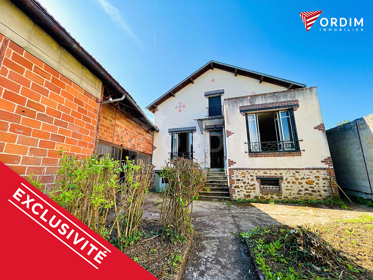 **Maison avec dépendances au coeur de Saint-Fargeau**