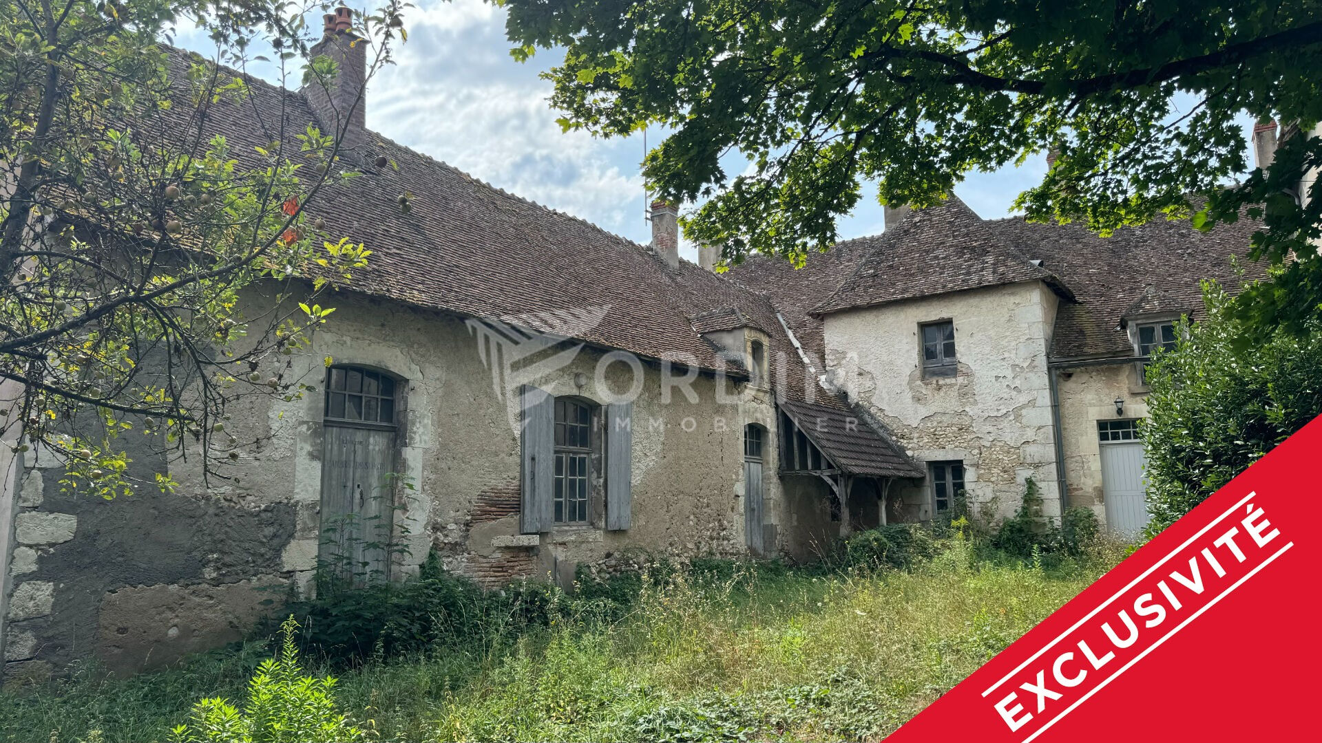 Photo LERE  ensemble immobilier de plus de 362 m²  à restaurer. image 1/6