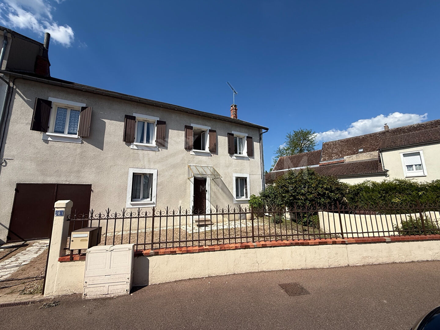 Maison Neuvy Sur Loire 6 pièces 154m²