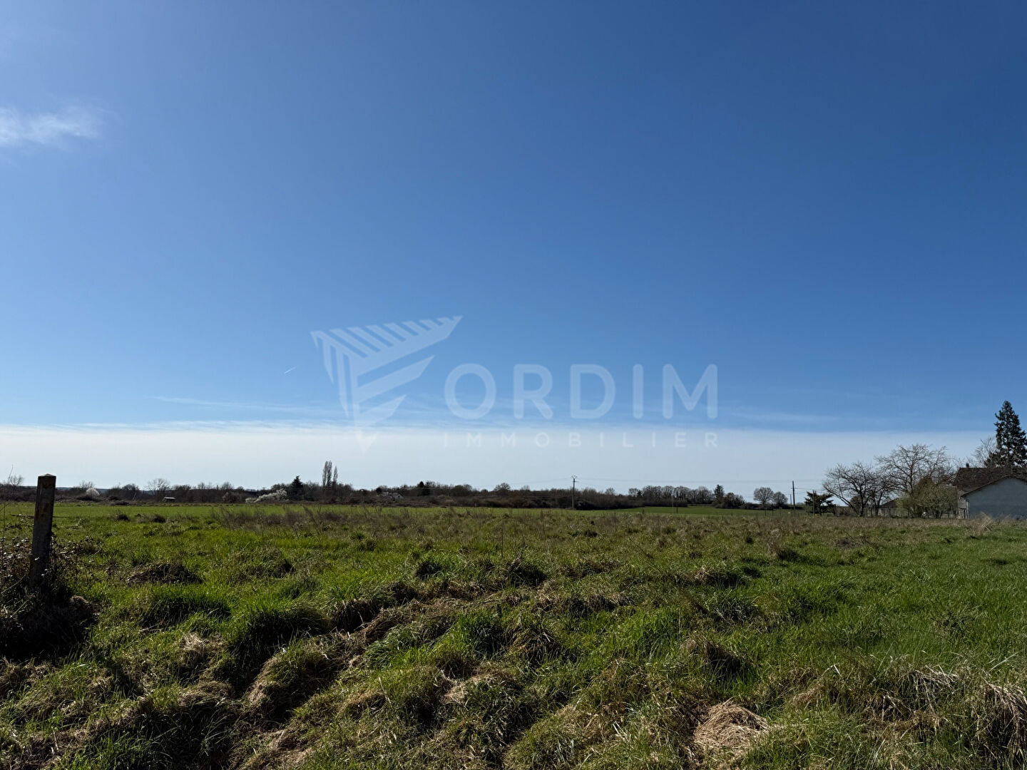 Photo Terrain Beaulieu Sur Loire 2390 M² image 2/3