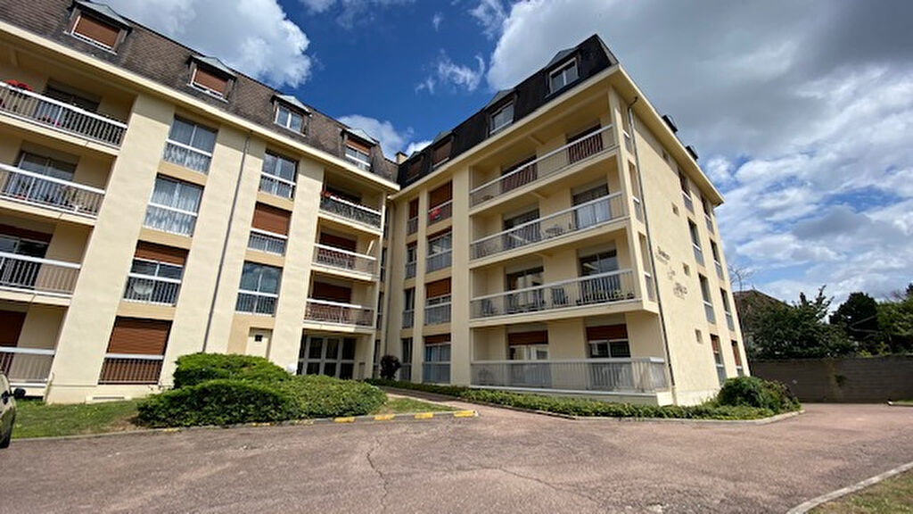 Photo COSNE SUR LOIRE, Bel appartement dans résidence calme et sécurisée. image 1/6