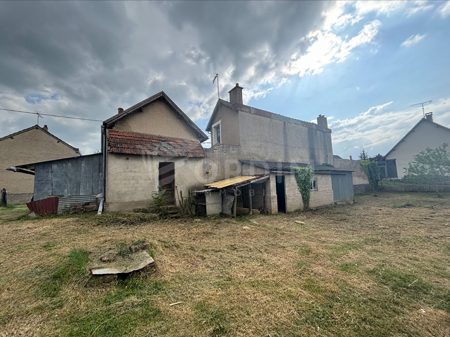 Photo Maison Ancienne à Rénover à Auxerre - Grand Terrain et Double Projet Possible (3 Chambres + Maison d'Amis) image 6/6