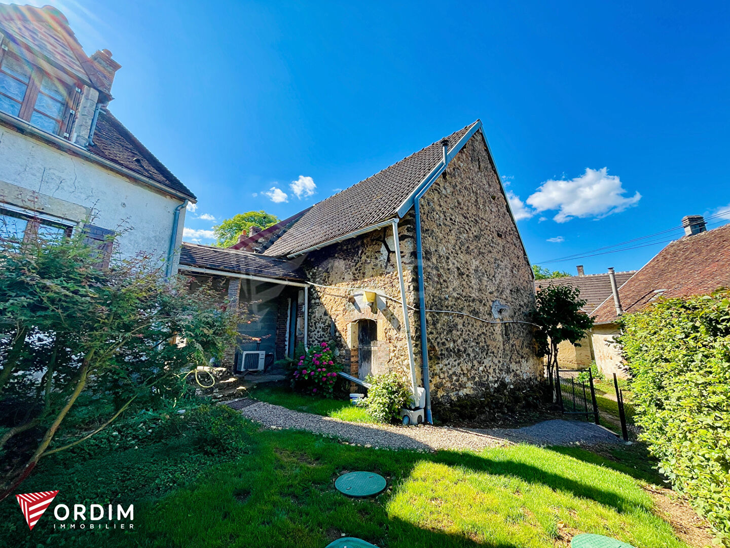 Photo **Un lieu à vivre, au calme d'un hameau de Dampierre-sous-Bouhy** image 3/6