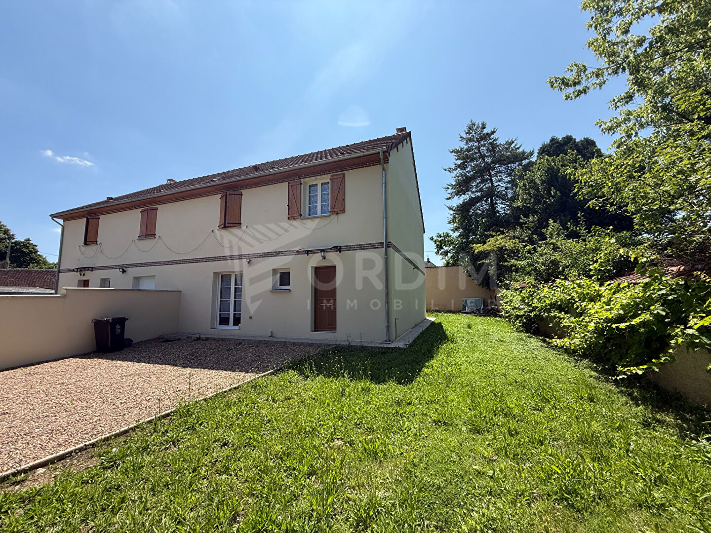 Photo Saint-Fargeau Jolie maison meublée de 5 pièce(s) 131.65 m2 image 1/6