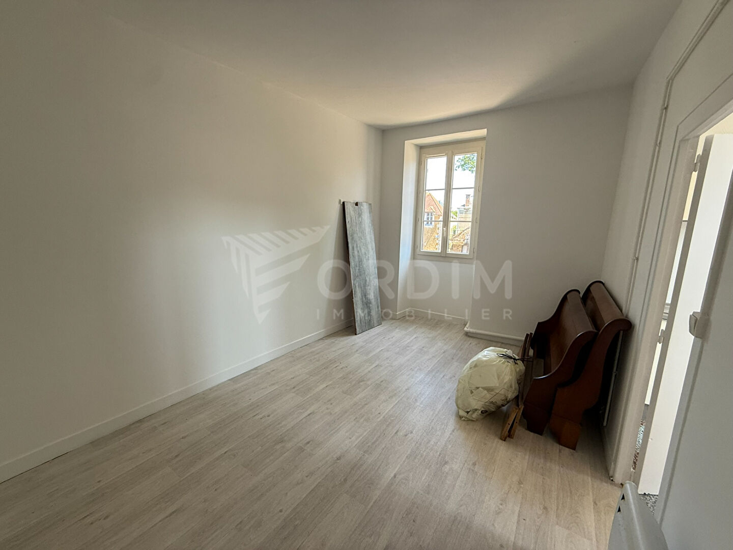 Photo Immeuble de rapport - SAINT SAUVEUR EN PUISAYE image 2/6