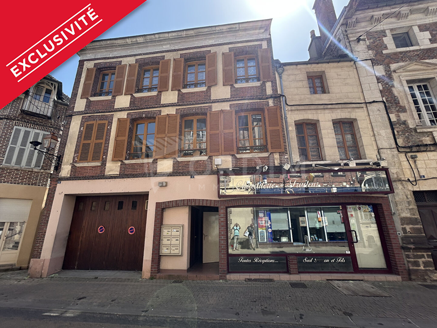 Immeuble de rapport - TOUCY CENTRE - appartements + local commercial