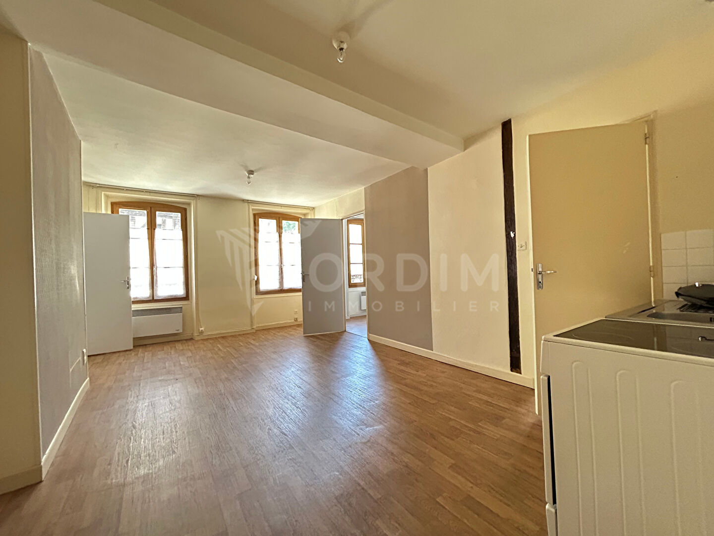 Photo Immeuble de rapport - TOUCY CENTRE - appartements + local commercial image 3/6