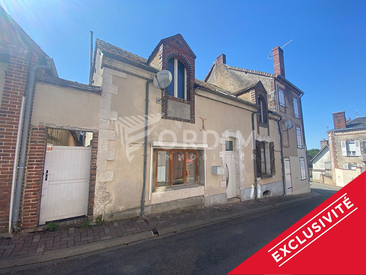Maison centre bourg de Champignelles - tous commerces