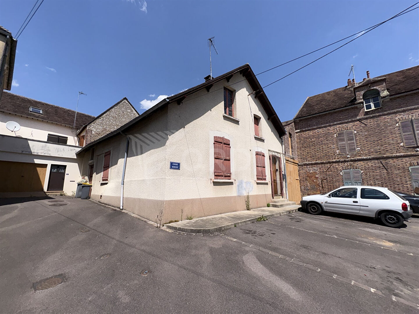 Maison centre ville: Saint Julien Du Sault