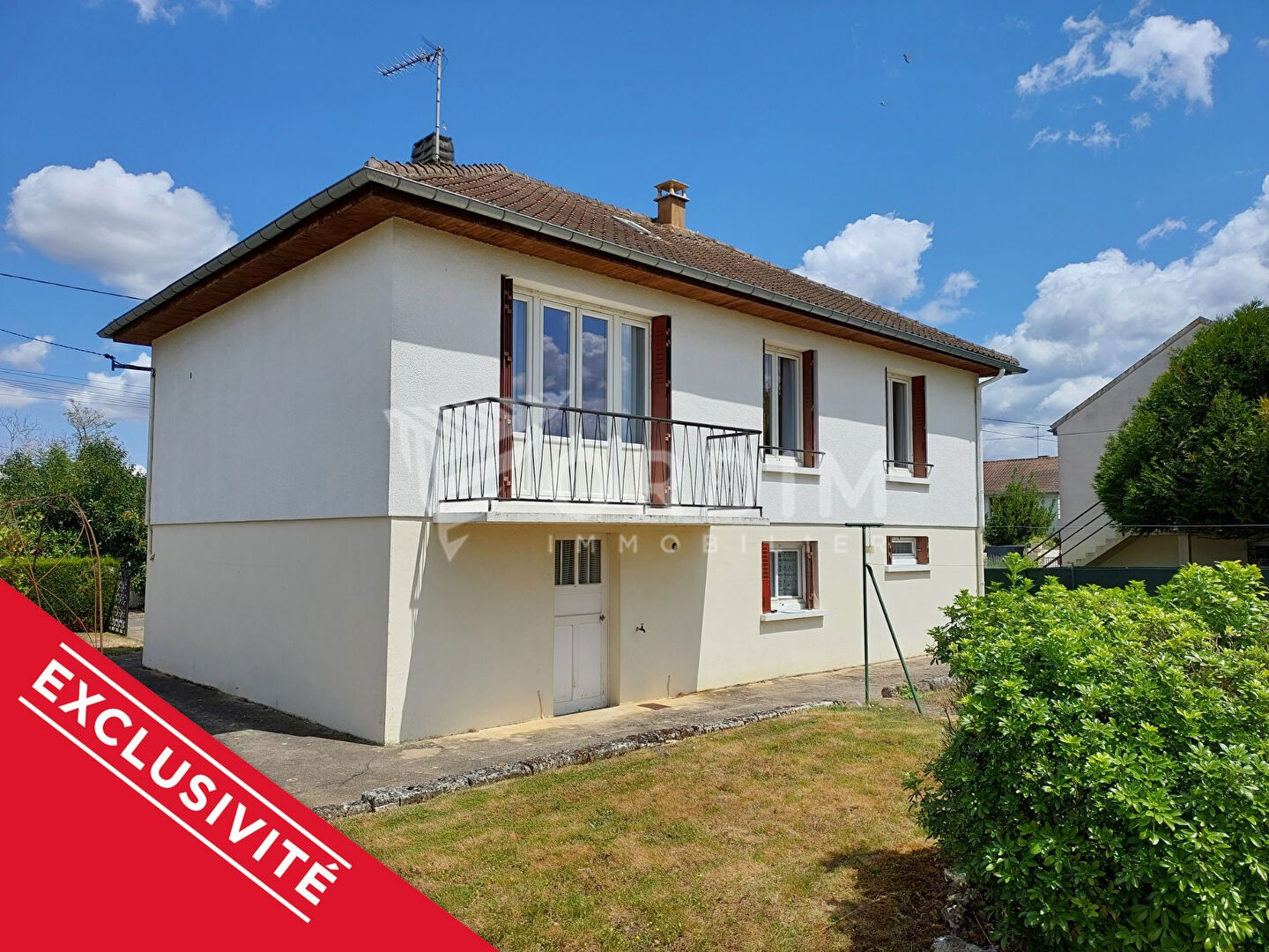 Pavillon proche commodités.