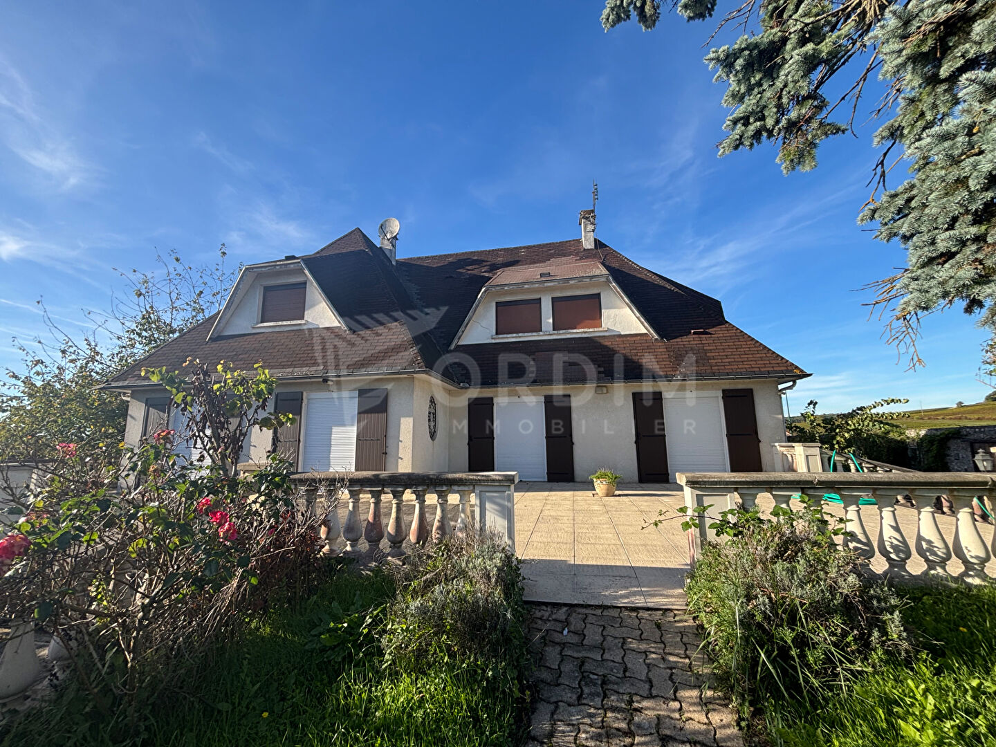Maison d'architecte à Épineuil