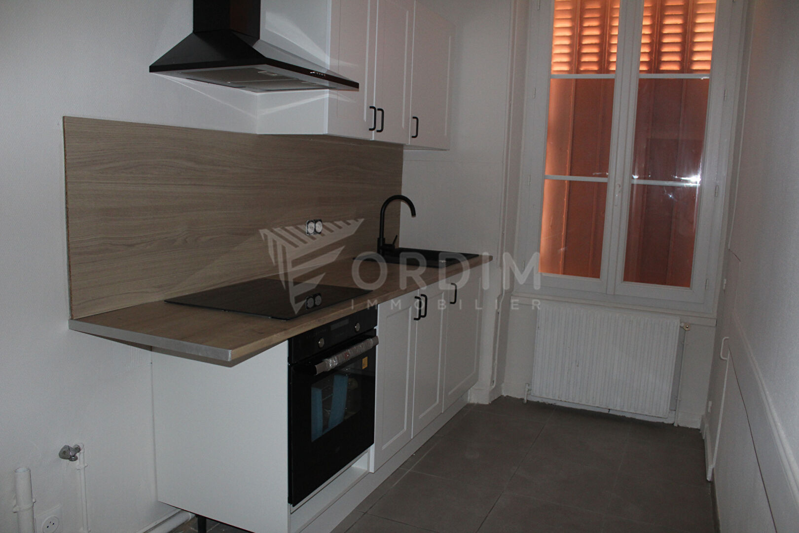 Photo BLENEAU, appartement refait à neuf de 4 pièce avec garage image 5/6