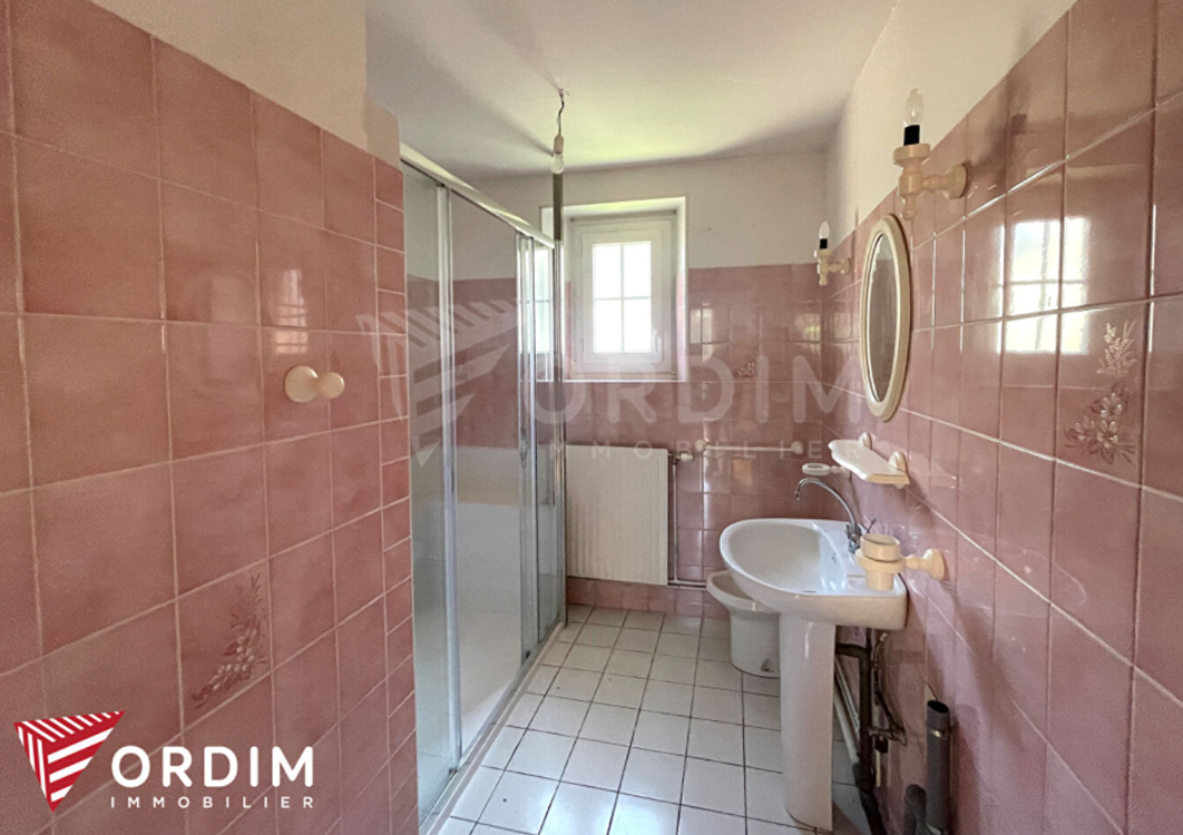 Photo BLENEAU, appartement refait à neuf de 4 pièce avec garage image 6/6