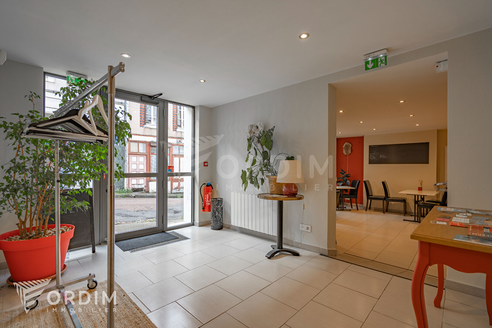 Photo Murs Commerciaux Restaurant avec Dépendances - Centre de Saint-Sauveur-en-Puisaye image 2/6