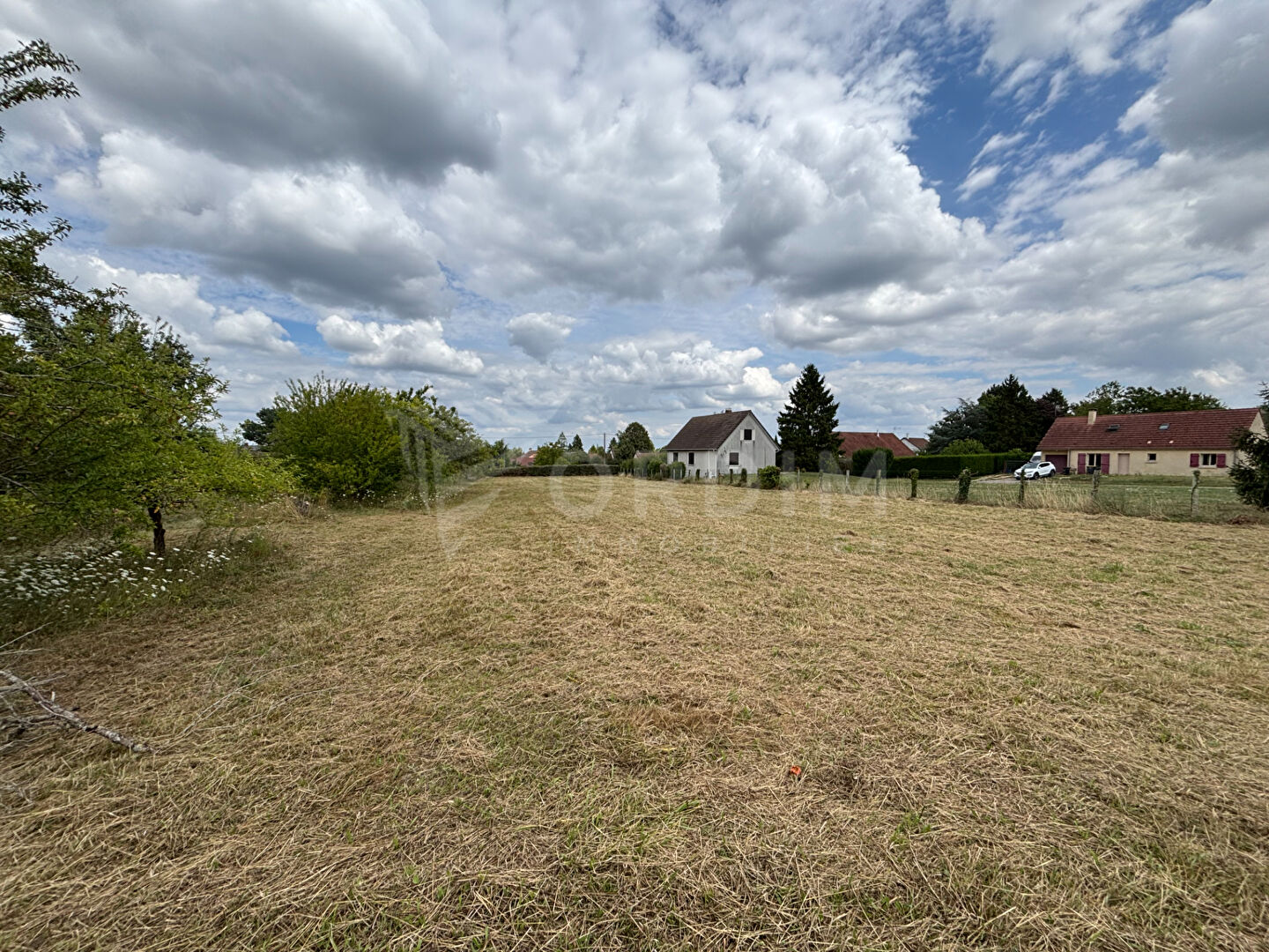 Photo Terrain Constructible à Charbuy : 1670 m² à Viabiliser ! image 3/3