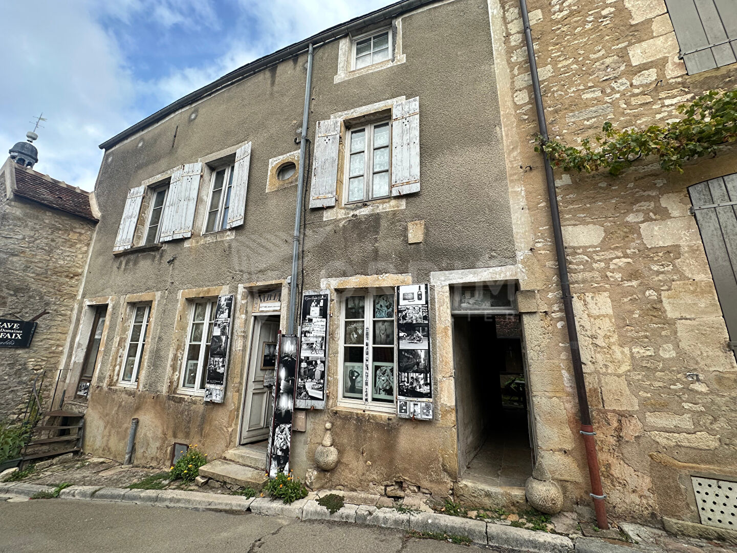 Photo Immeuble avec locataire en place -Emplacement de choix VEZELAY image 1/6