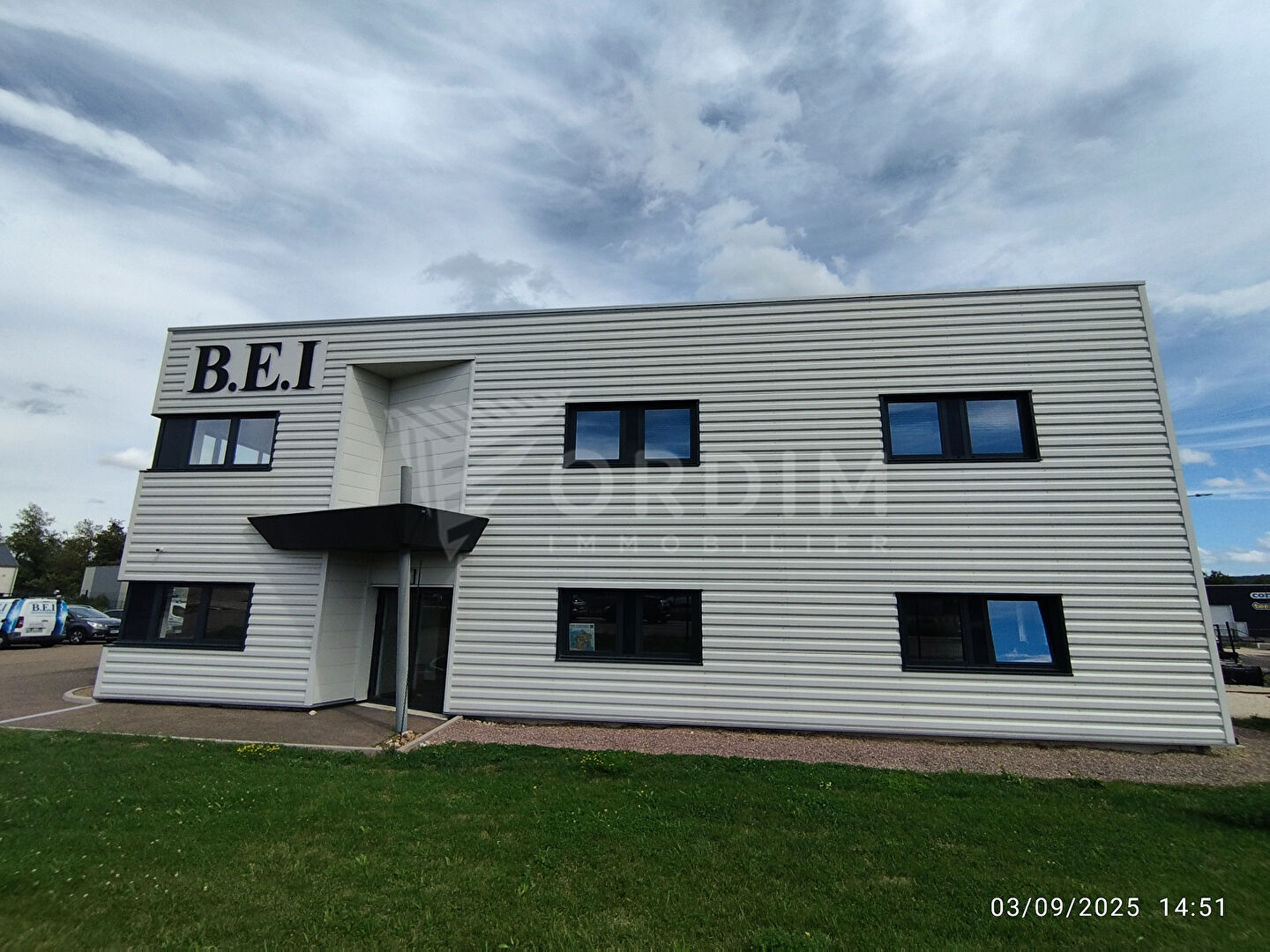 Photo AUXERRE NORD - PROCHE SORTIE AUTOROUTE A6 NORD - BATIMENT COMMERCIAL OU D'ACTIVITE image 2/6