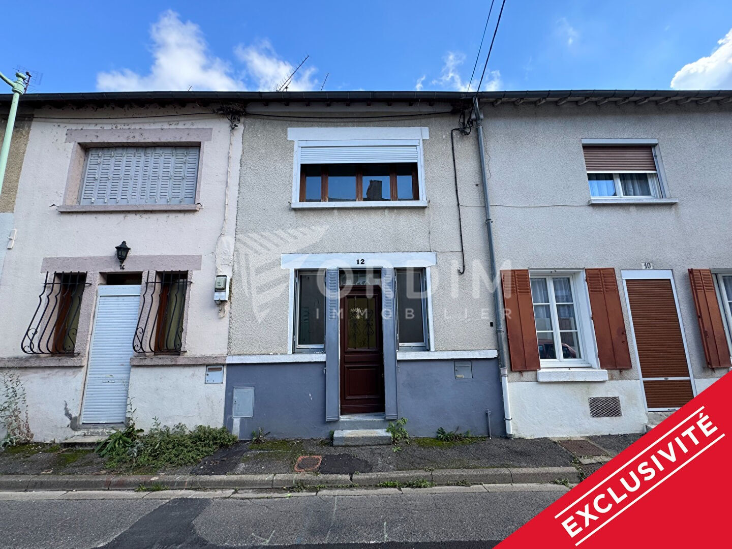 COSNE SUR LOIRE Maison de ville  comprenant 2 chambres, dépendance.