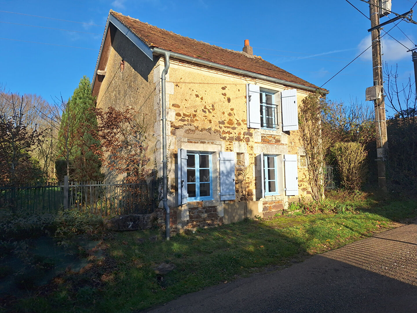 Photo Saint-Sauveur Hameau les Petites Barres, maison F2 BIS image 1/6