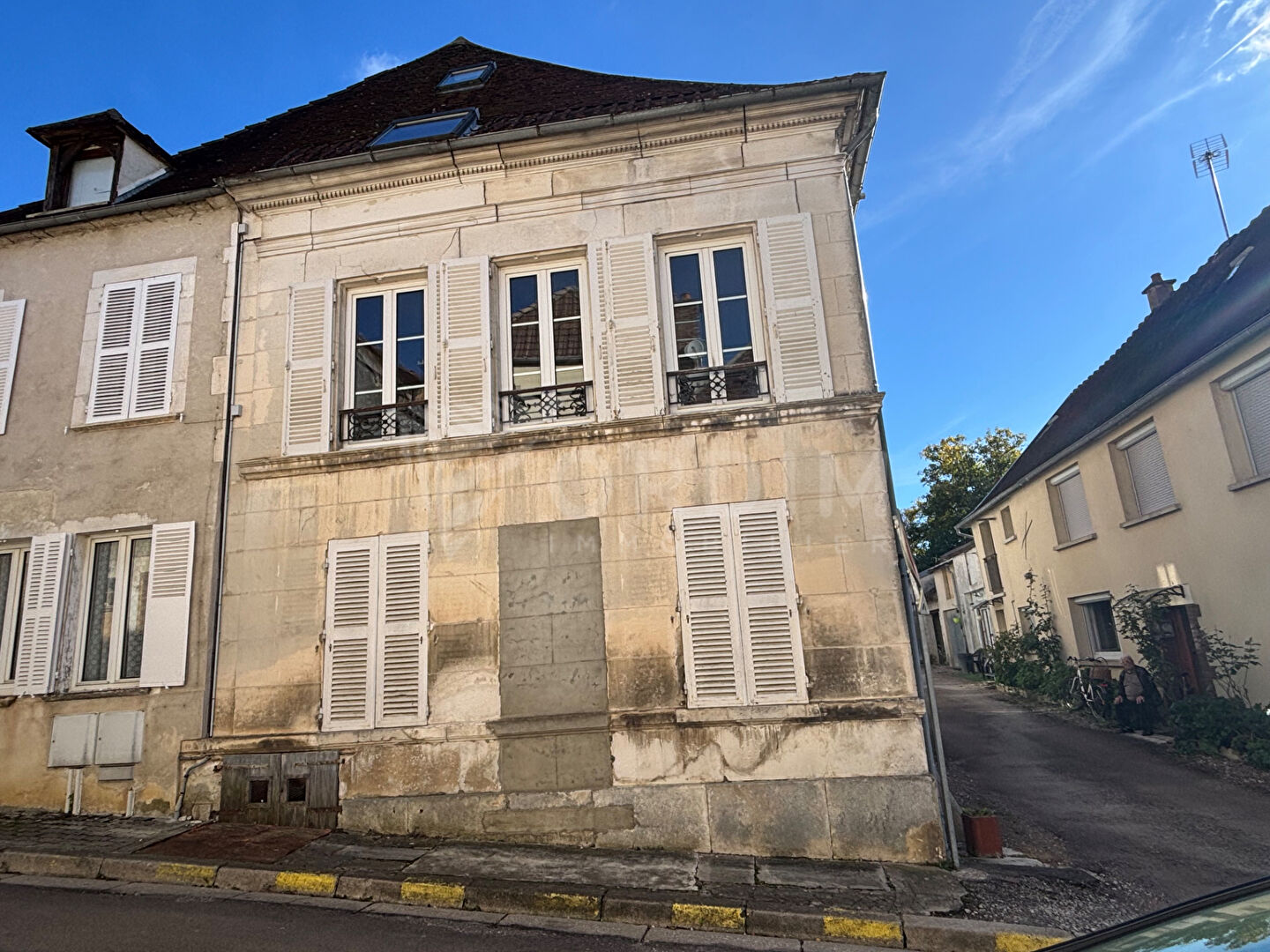 Photo Immeuble Epineuil image 2/6