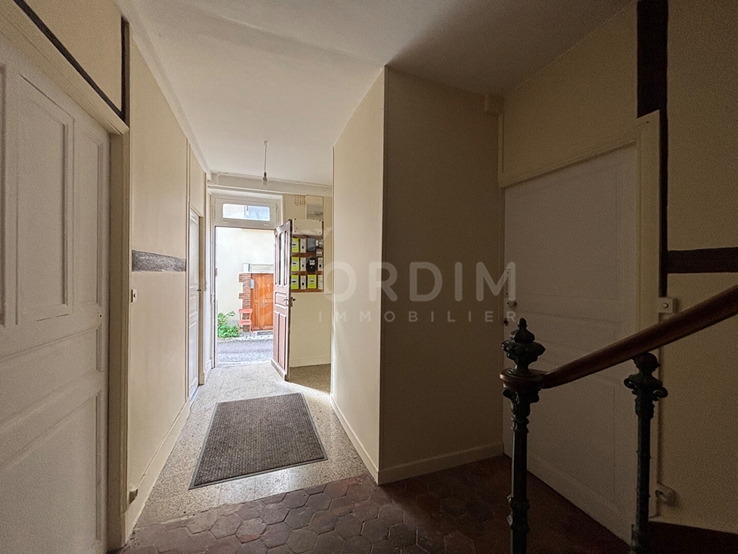 Photo Immeuble Epineuil image 5/6