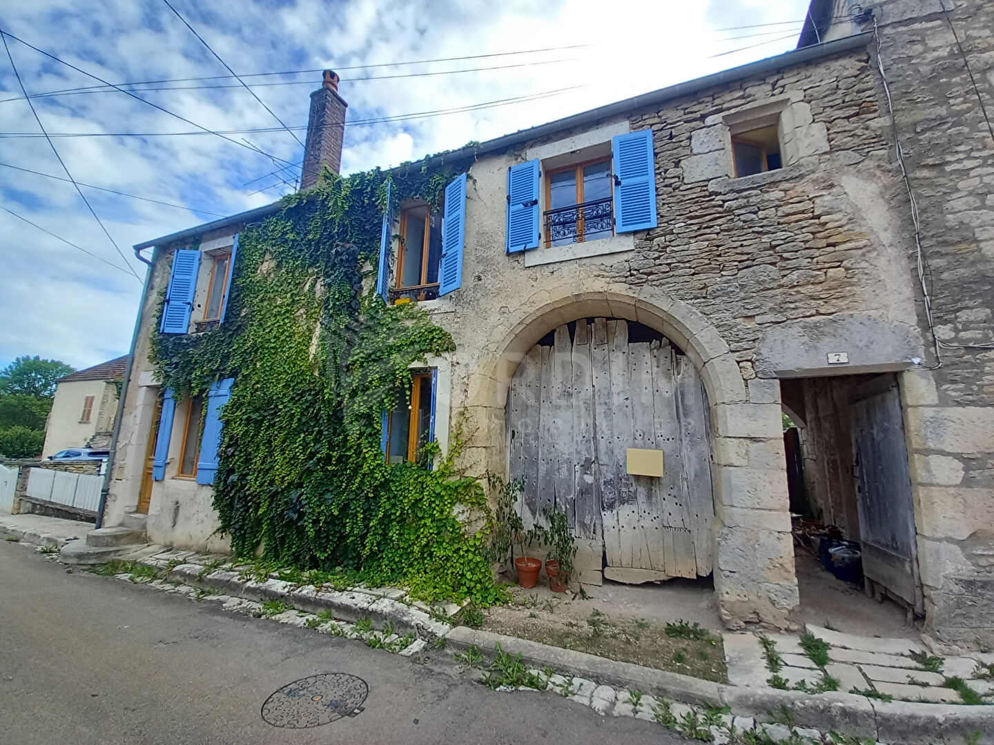 Maison de village en pierres- F3 avec bureau