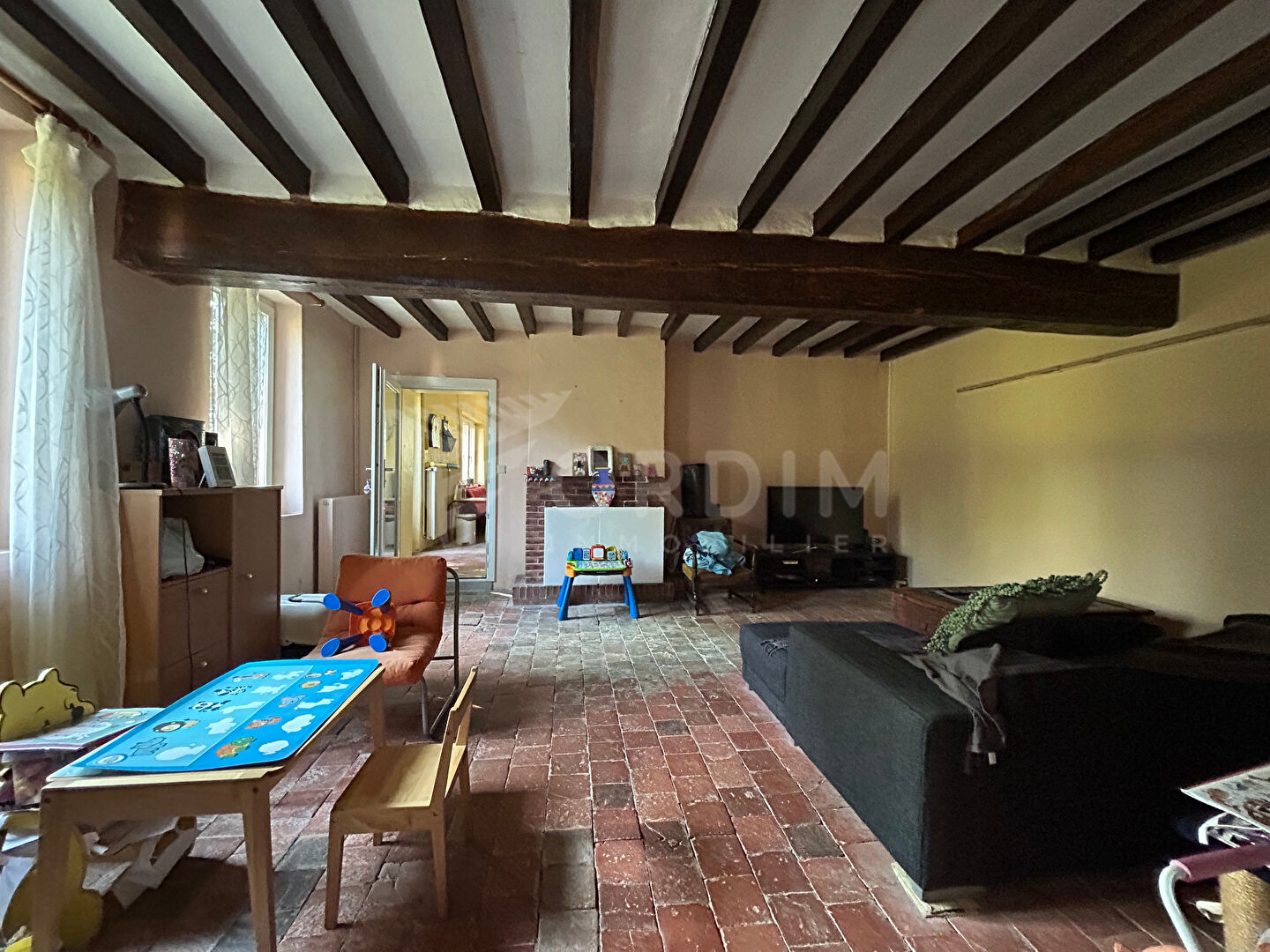 Photo LINDRY - Ancien corps de ferme 7 pièces - dépendances et maison annexe image 6/6