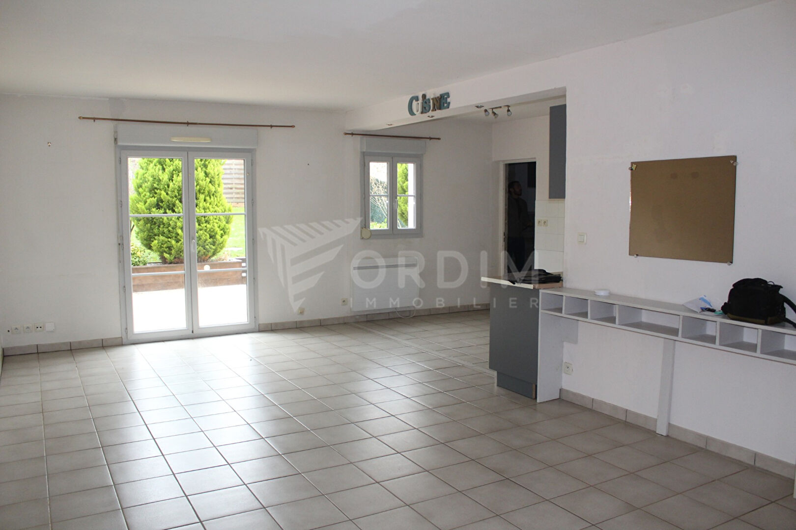 CHEVANNES, maison F4 avec jardin clos et garage