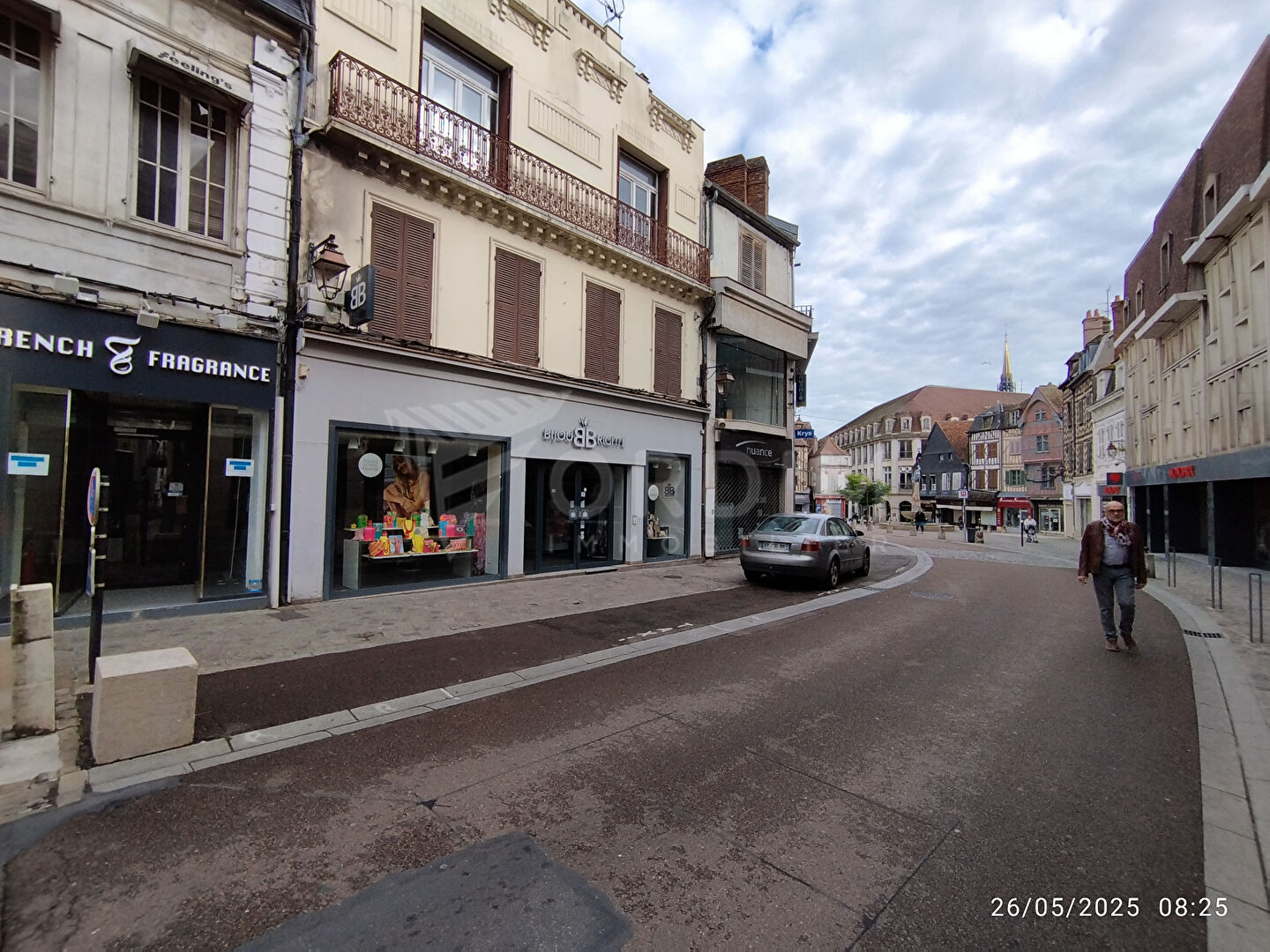 AUXERRE - 6 RUE DU TEMPLE - LOCAL DE 33M² EN FACE DU MONOPRIX