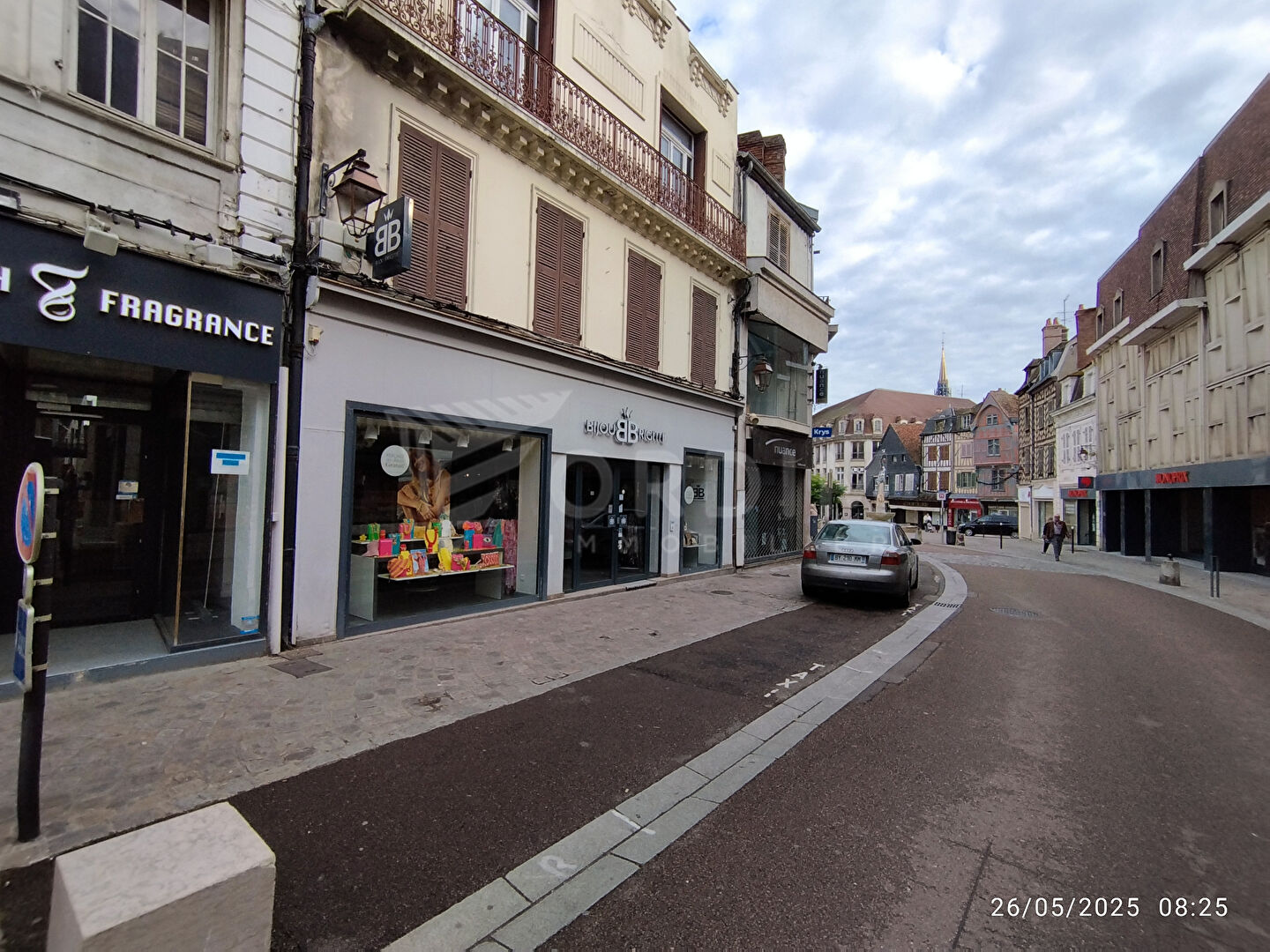 Photo AUXERRE - 6 RUE DU TEMPLE - LOCAL DE 33M² EN FACE DU MONOPRIX image 3/6
